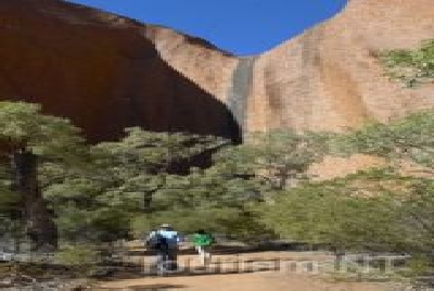 Ayers Rock-NT Ayers Rock 7 Base Walk.jpg
